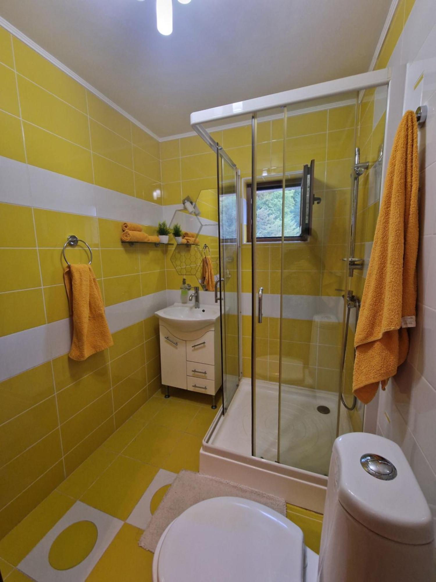 Apartament Red & Yellow Slănic-Moldova Habitación foto
