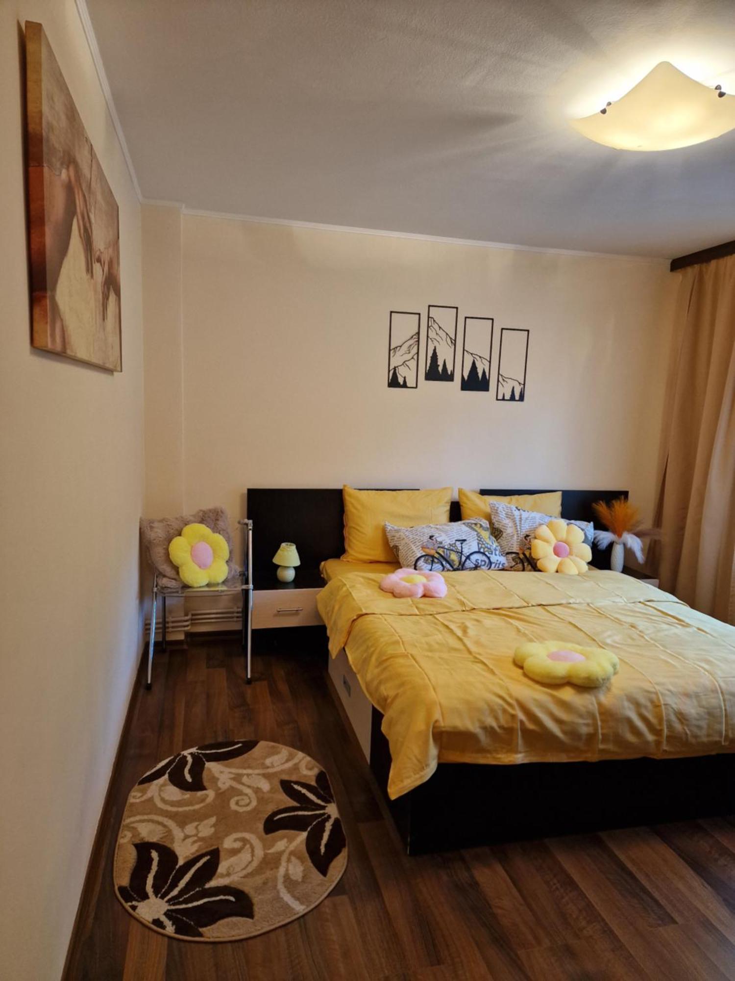 Apartament Red & Yellow Slănic-Moldova Habitación foto